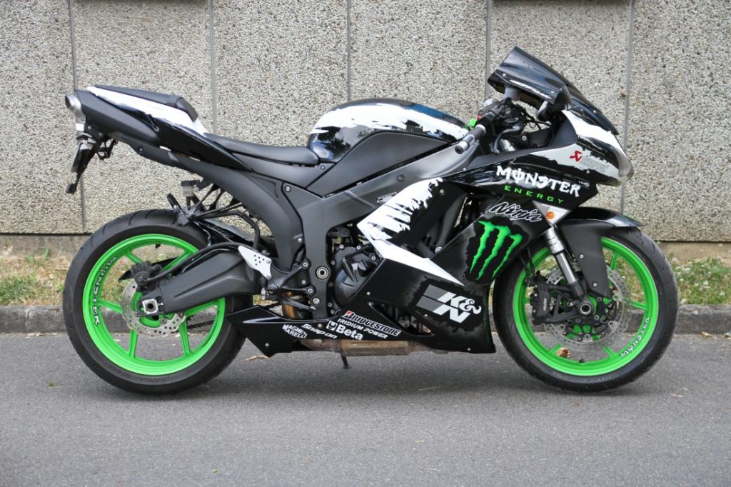 ZX6 R Monster Energy 1